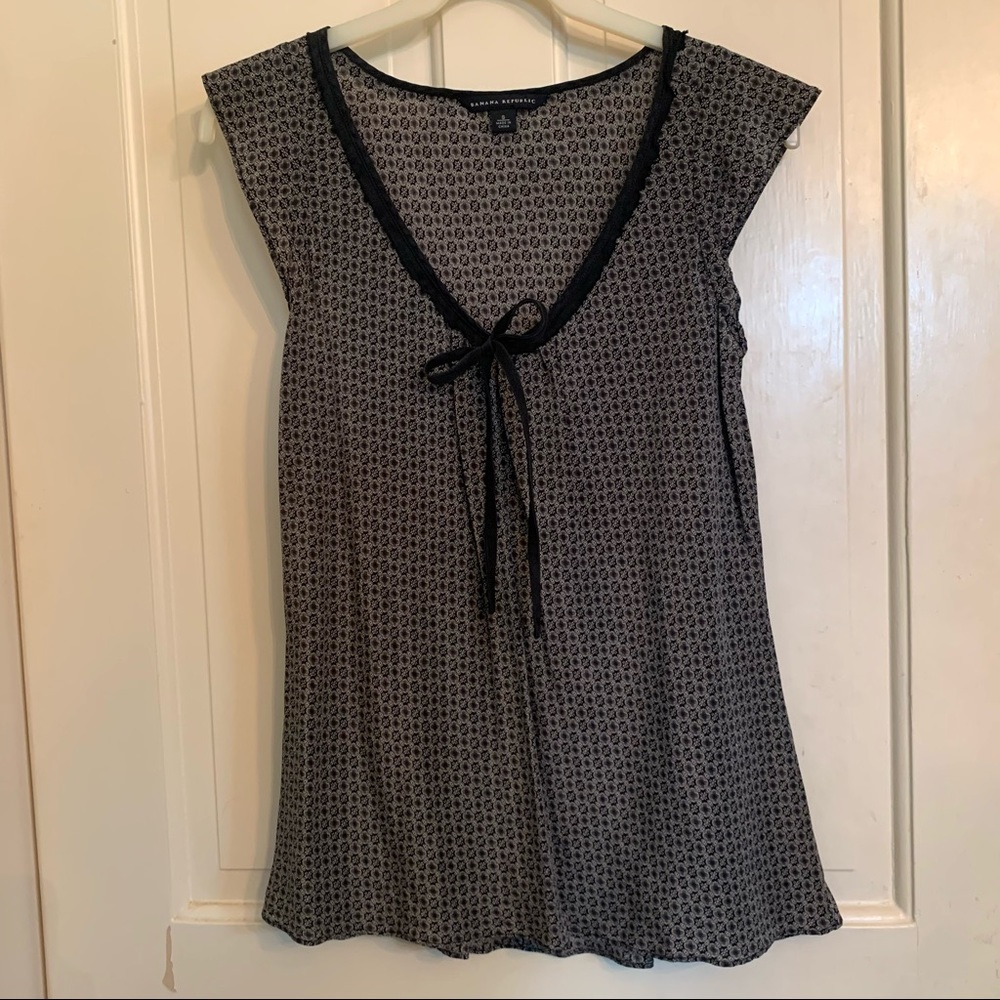 Banana Republic v-neck flowy blouse with bow